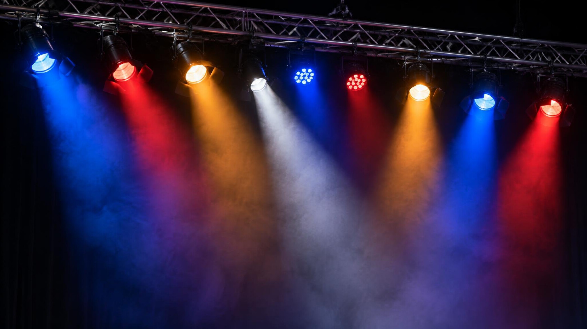 Stage lighting rig with spotlights
